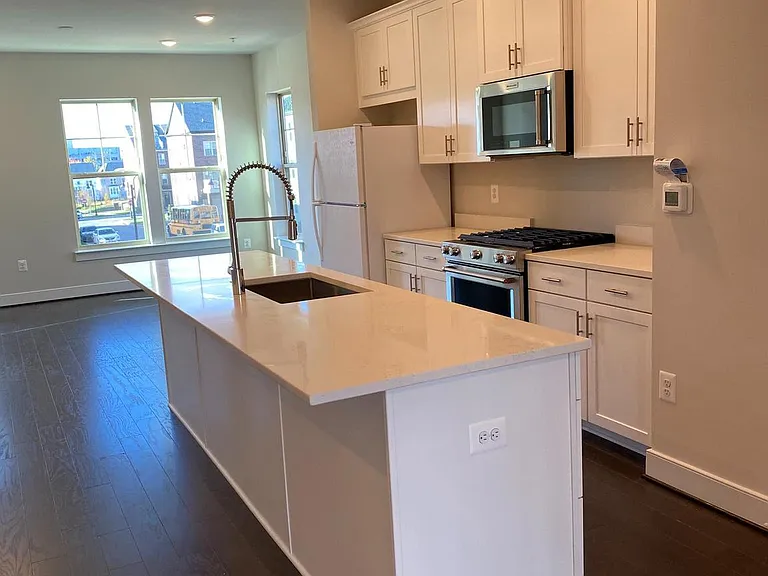 1102 Vermeer Ave — Photo 4