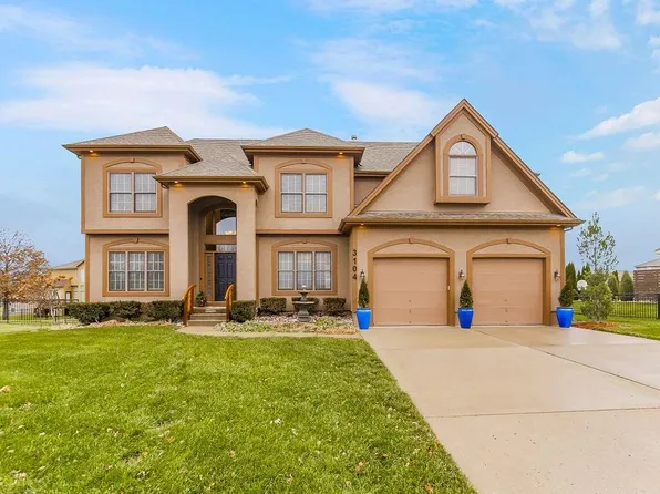 3104 SE 2nd St, Lees Summit, MO 64063