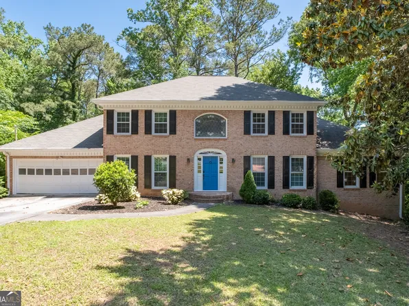 2562 River Knoll Dr SW, Lilburn, GA 30047