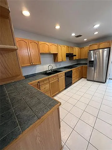 113 Elaine Dr — Photo 3