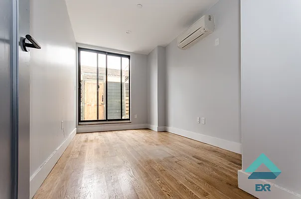 Rented by EXR | media 17