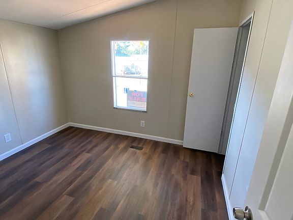 3rd image of 211 Bluebird Ct