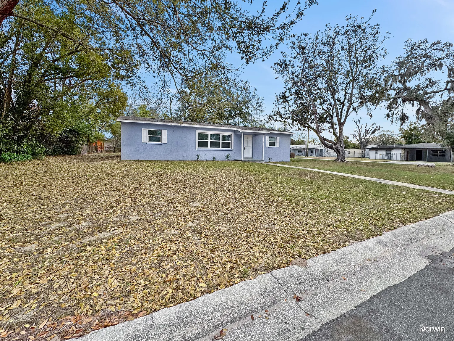 3 bed, 1.0 bath, 1281 sqft, $2,155 — Photo 3