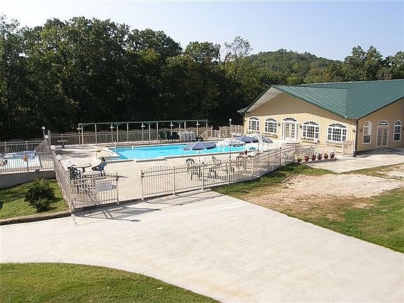 POOL, HOT TUB, & CLUB HOUSE 