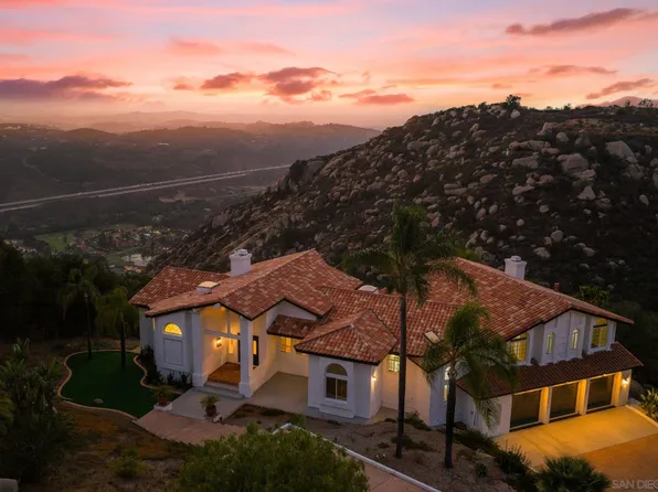 9604 Misty Meadow Ln, Escondido, CA 92026