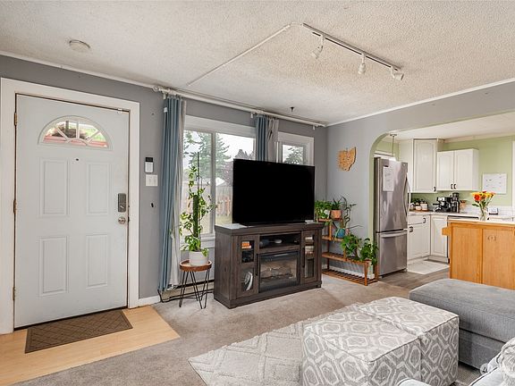 4th image of 651 SE 2nd Place