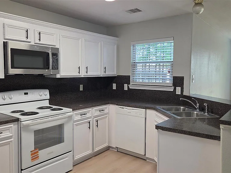 4121 Mallow St #B — Photo 10