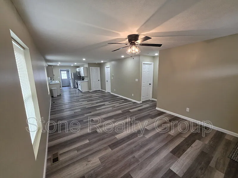 3 bed, 2.0 bath, $1,400 — Photo 2