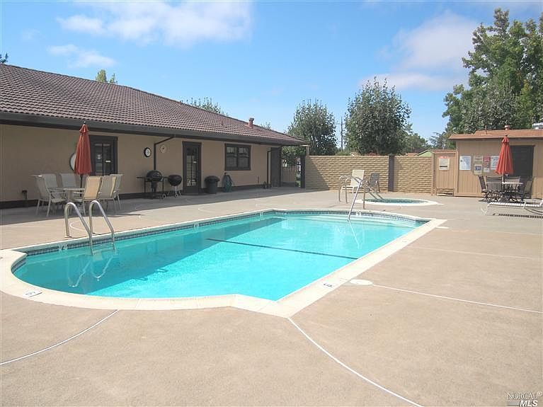 2nd image of 1555 Royal Oak Dr