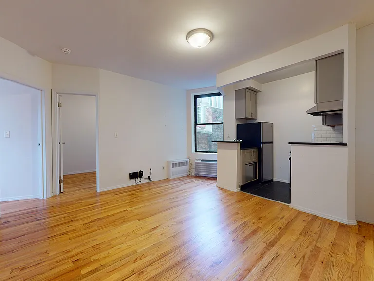240 Waverly Pl #56 — Photo 3