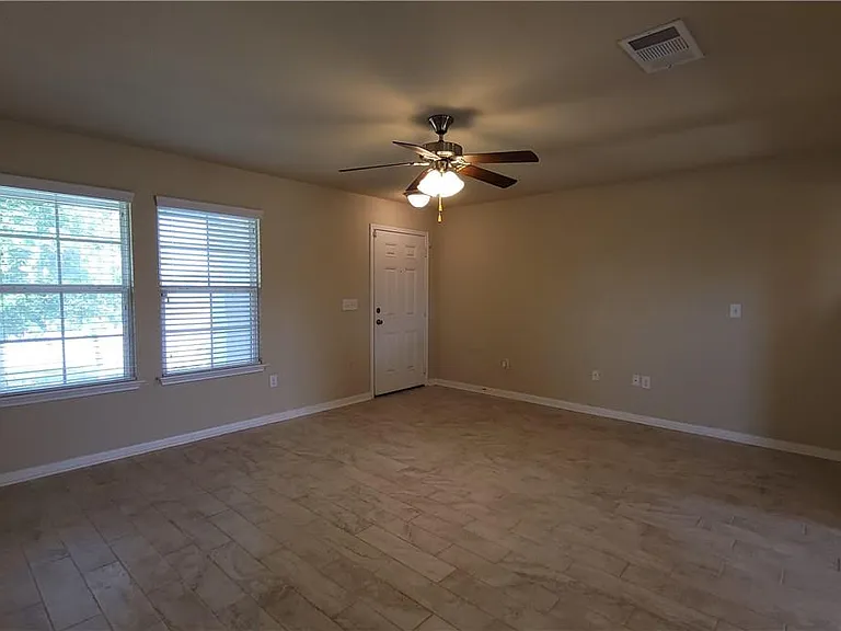 110 Wilson Ct — Photo 3