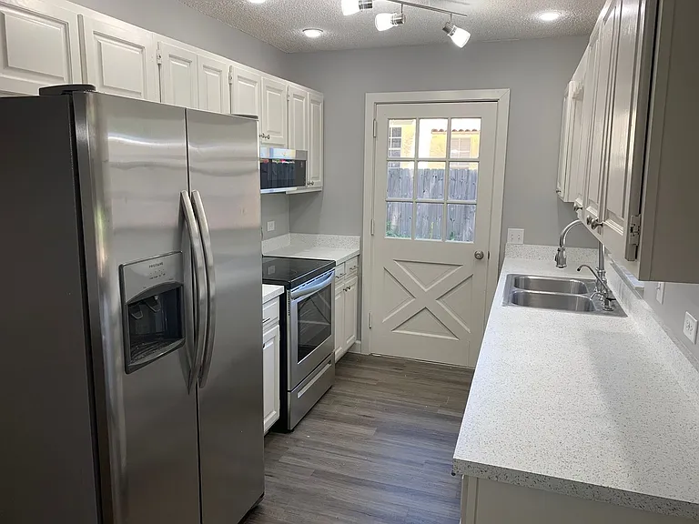 527 Hill St — Photo 11