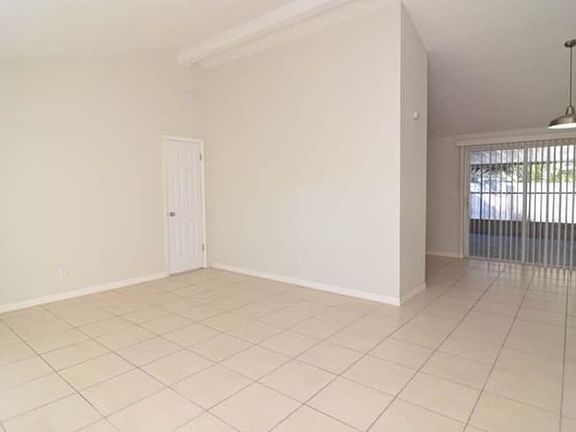 4th image of 10109 Chimney Hill Ct