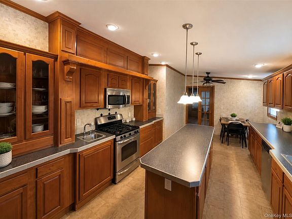 3rd image of 13 Gardenia Drive