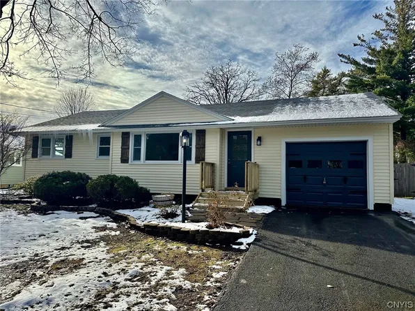 309 Dunning Dr, Camillus, NY 13031