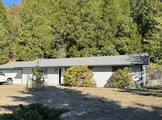 555 Hamlin Dr, Canyonville, OR 97417