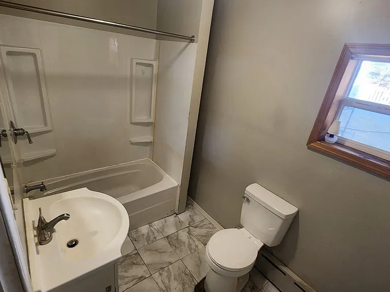 243 E Broad St — Photo 10