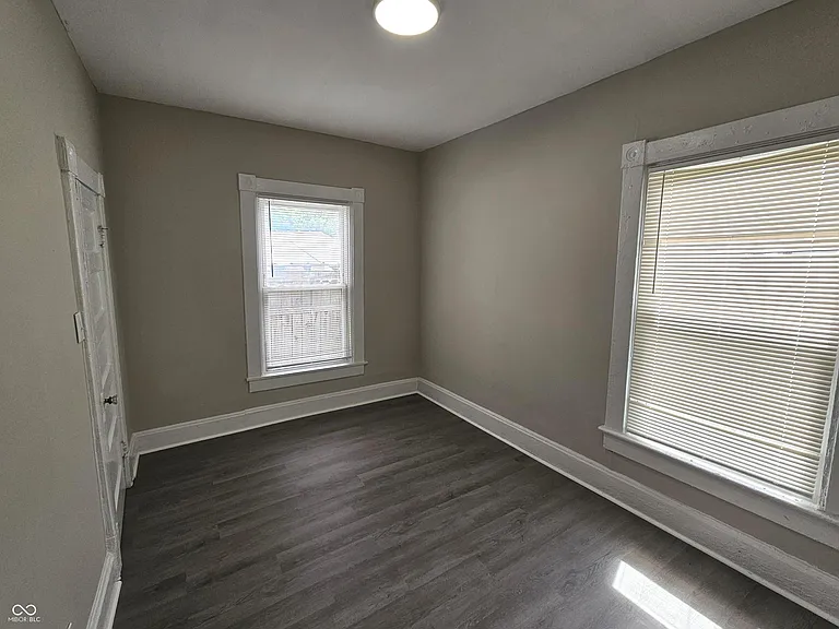 351 Congress Ave — Photo 13