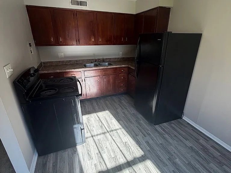 Naveen Pine Apartments — Photo 43