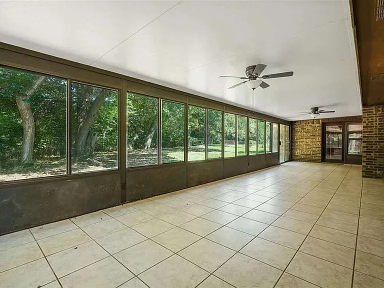 406 Shady Lane Dr — Photo 16