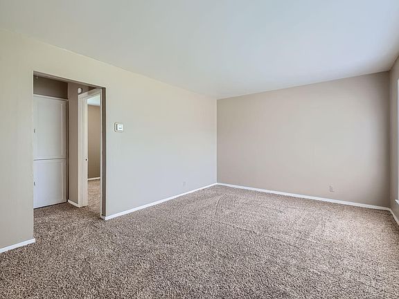 5th image of 4921 Fremont Ave N