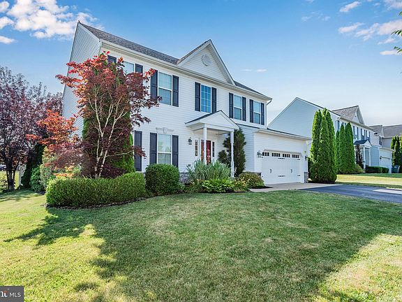 3rd image of 110 Evergreen Cir