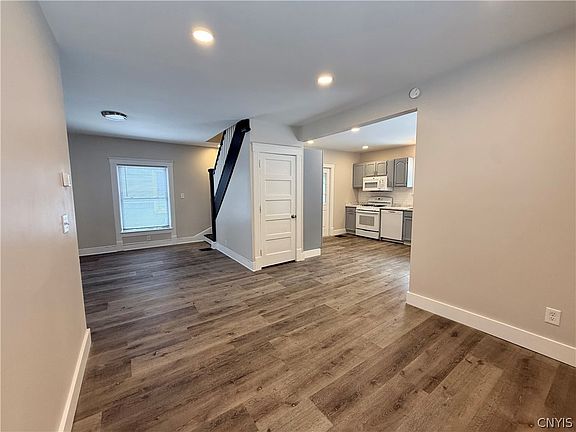 4th image of 213 W Main St