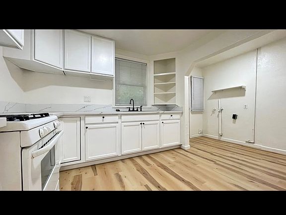 2nd image of 3201 Panama St