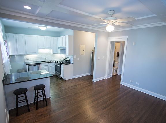 2nd image of 1418 W Rosemont Ave #2W