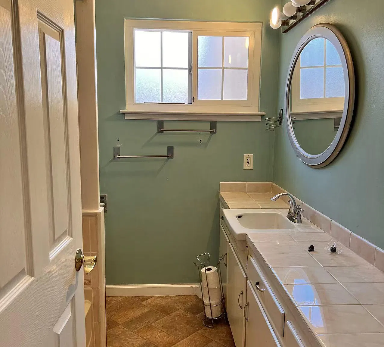 4 bed, 1700 sqft, $5,850 — Photo 2