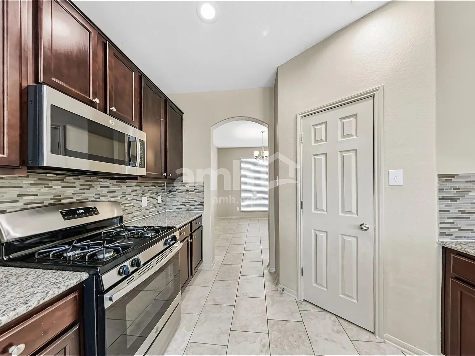 5 bed, 3.0 bath, 2389 sqft, $2,550 — Photo 4