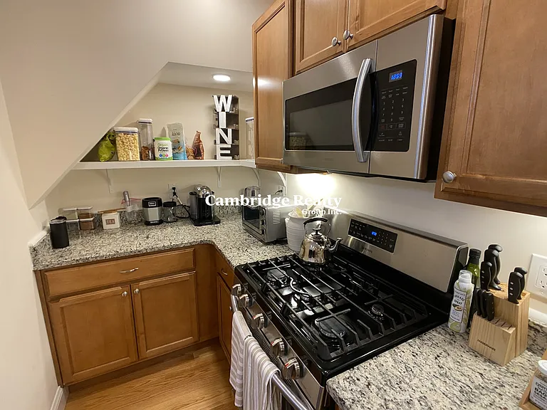 67 Temple St #1T — Photo 2