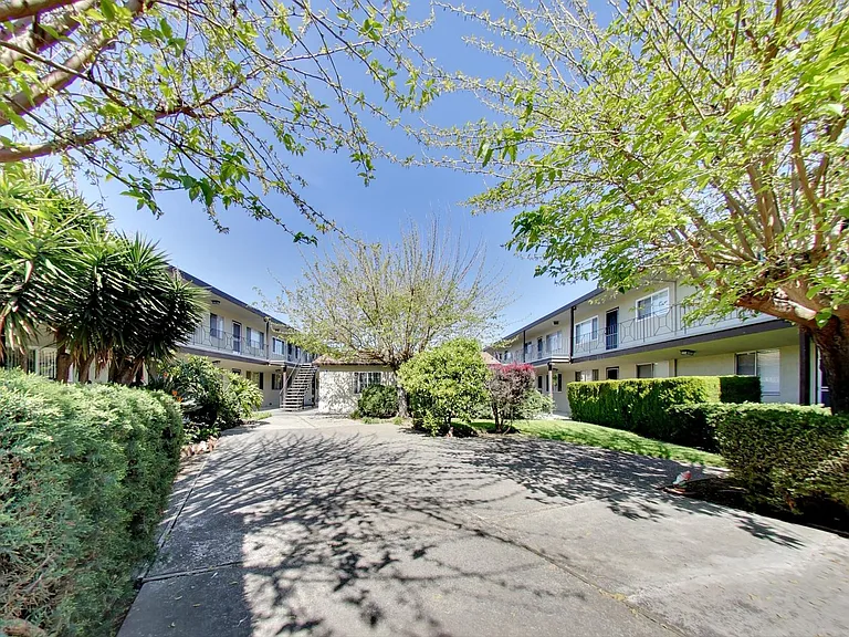 Midway Manor Apts. — Photo 46
