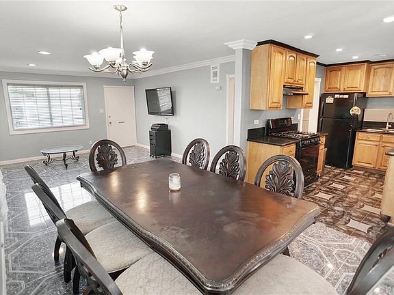4th image of 8346 Lennox Ave