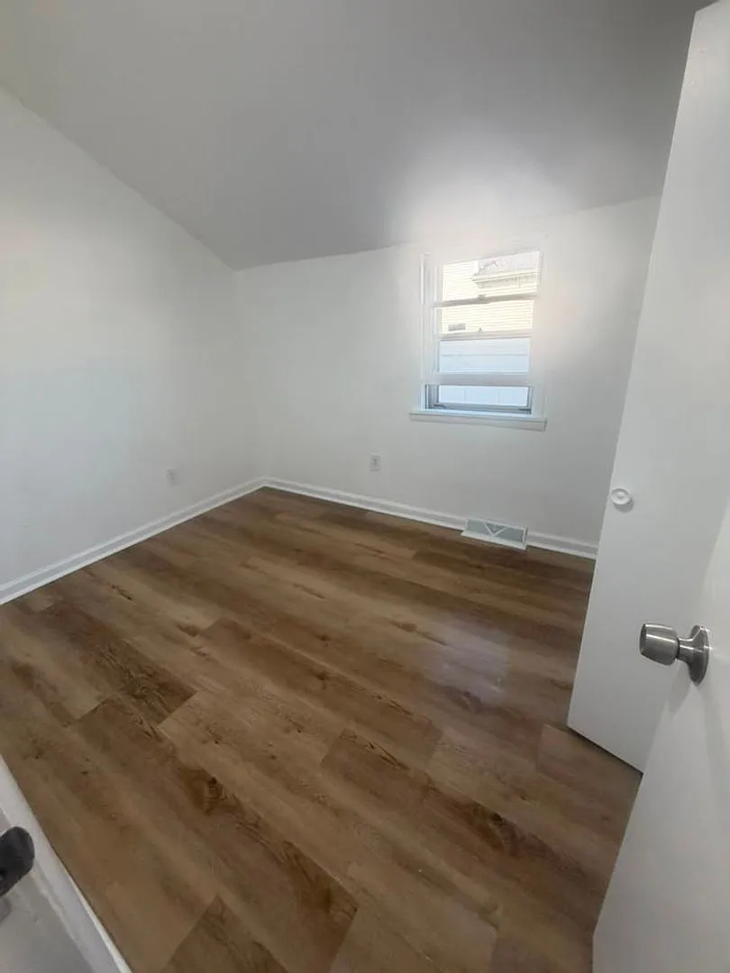 73 William St — Photo 2