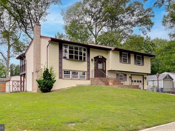 3502 Lisa Ln, Waldorf, MD 20601