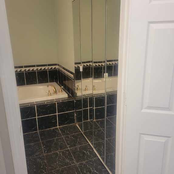 1st floor bathroom jacuzzi tub