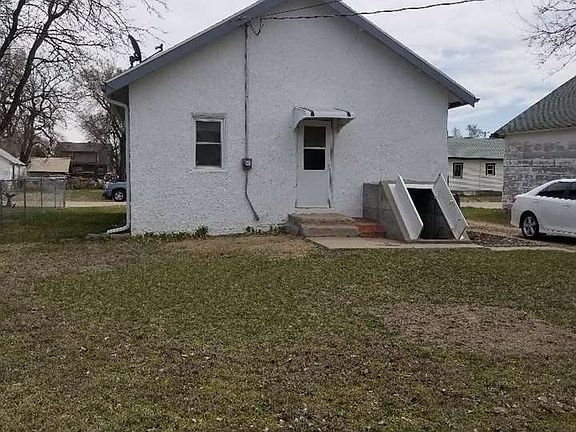 3rd image of 209 W 4th St