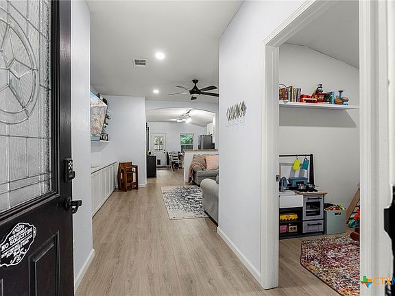 4th image of 828 Starlight Dr
