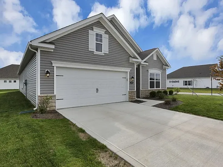 475 Ashley Dr — Photo 1