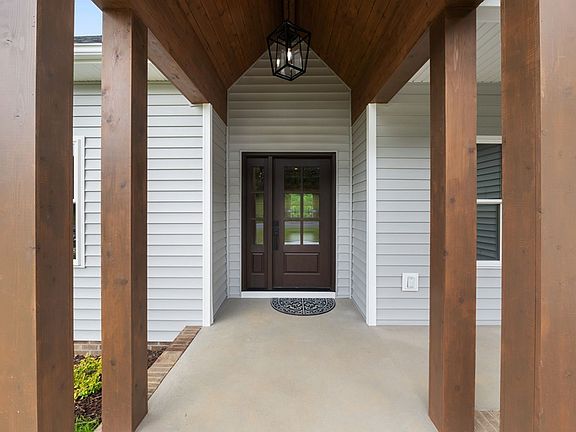 5th image of 370 Fairfield Ln