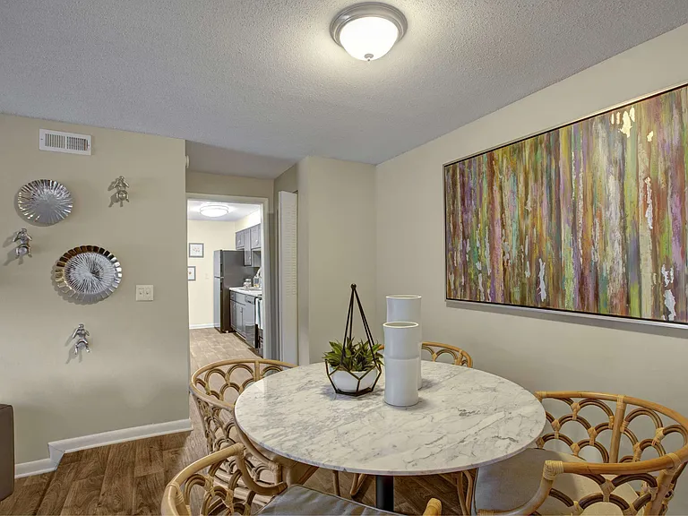 Lacota Apartments — Photo 38
