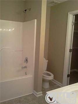 4th image of 2009 Saint Andrews Dr