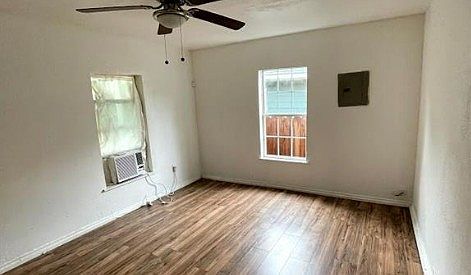 5th image of 1006 Chase St