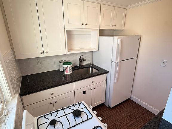 2nd image of 63 Mount Auburn St #2