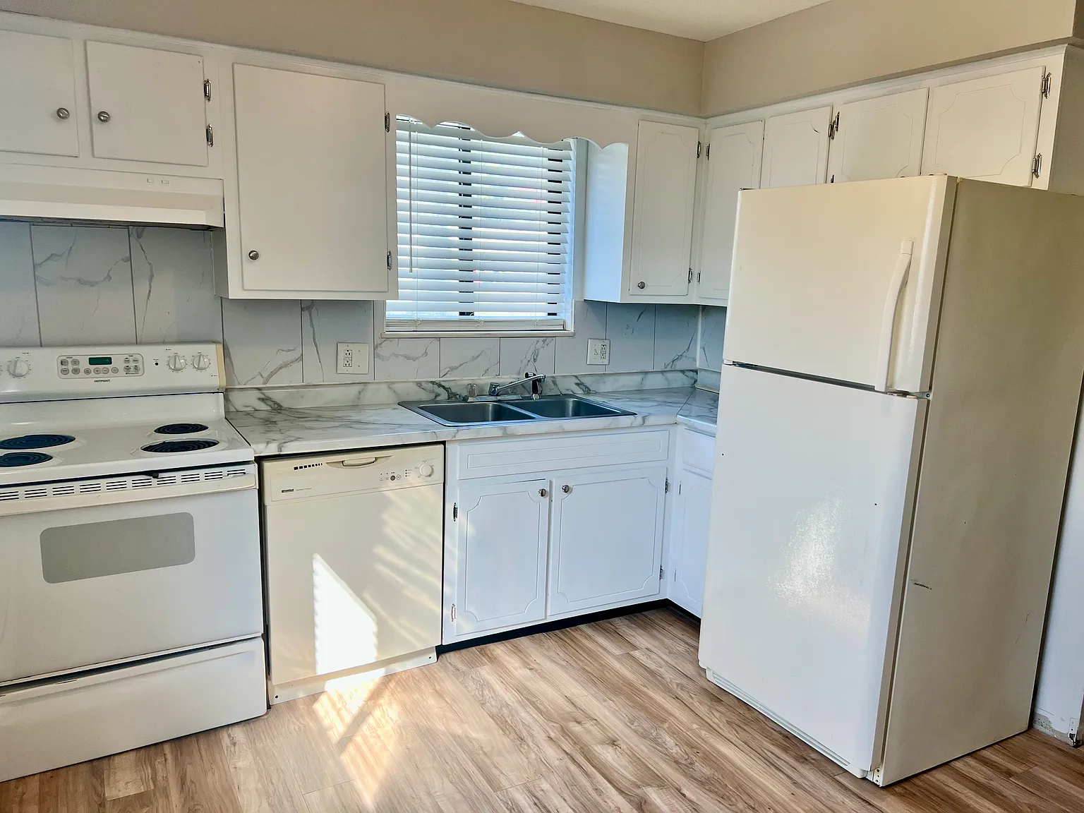 2 bed, 600 sqft, $800 — Photo 2
