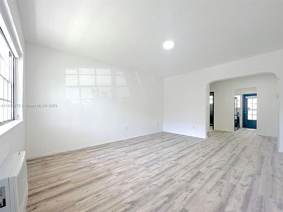 4th image of 717 Espanola Way APT 110