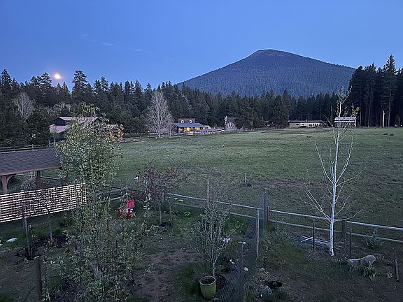 3rd image of 13623 SW Meadow View Dr