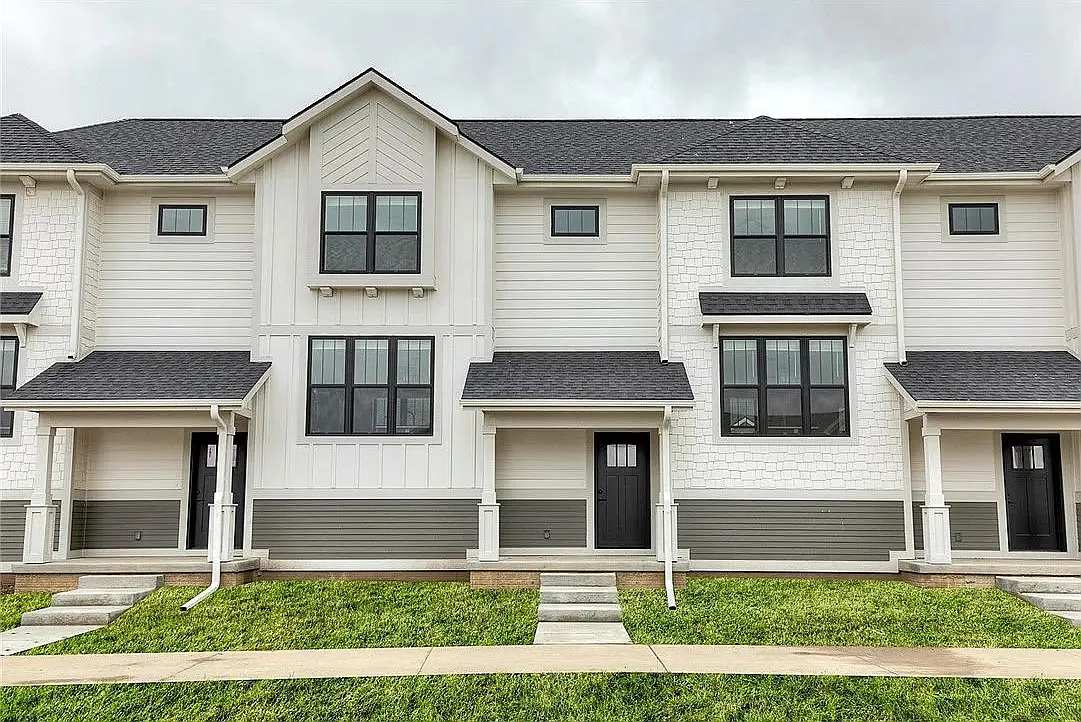 2825 SW Prairie Trail Pkwy — Photo 1