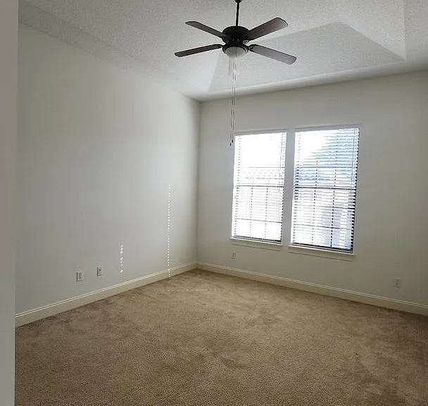 654 South Loop Pkwy — Photo 22